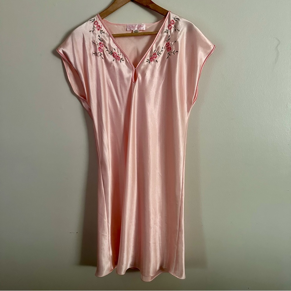 MOVED➡️ @lookmostlikely | Vintage Oscar de la Renta Pink Label Satin Nightgown - Picture 2 of 10